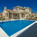 Luxury Stone Zanelli Vila