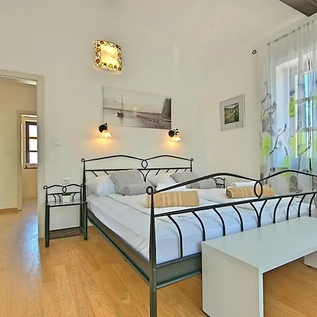 Luxury Stone Zanelli Лижнян